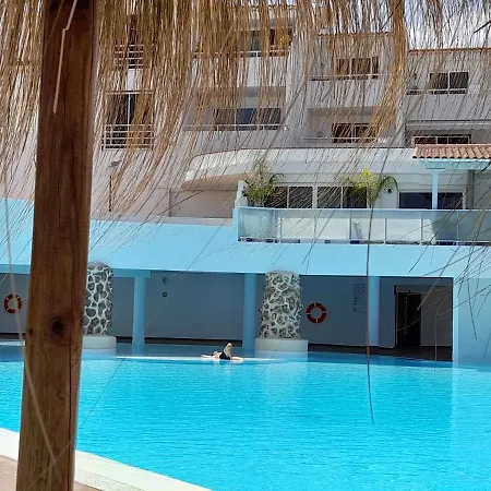 Island Village Heights Apartamento