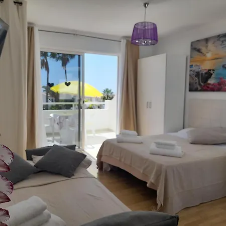 Island Village Heights Apartamento *