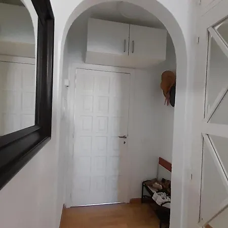 Island Village Heights 아파트