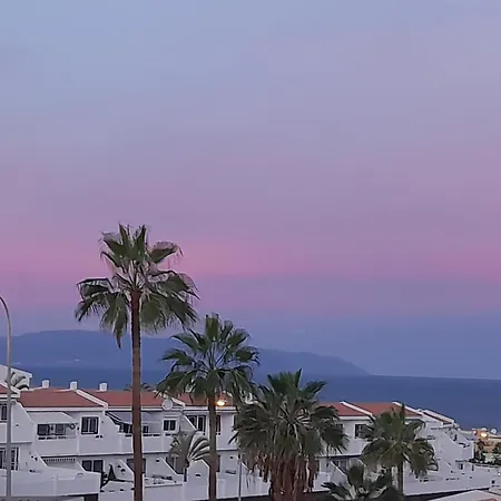 Island Village Heights * 아데제